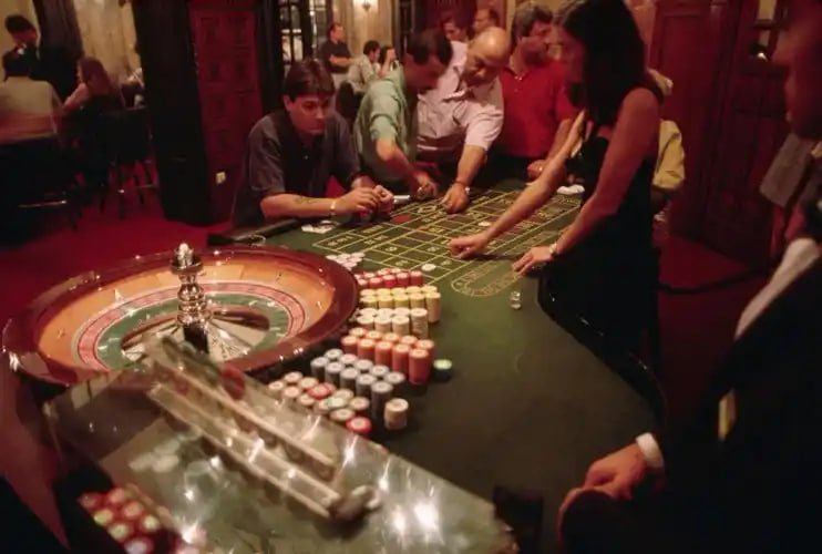 Lobi live casino penuh energi dengan dealer asli untuk hiburan kasino nyata